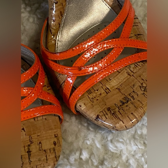 Sofft Patent Leather / Cork Platform Sandals Sz 7 - Picture 6 of 6